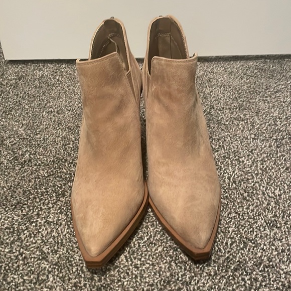 Vince Camuto tan suede booties - Picture 1 of 4